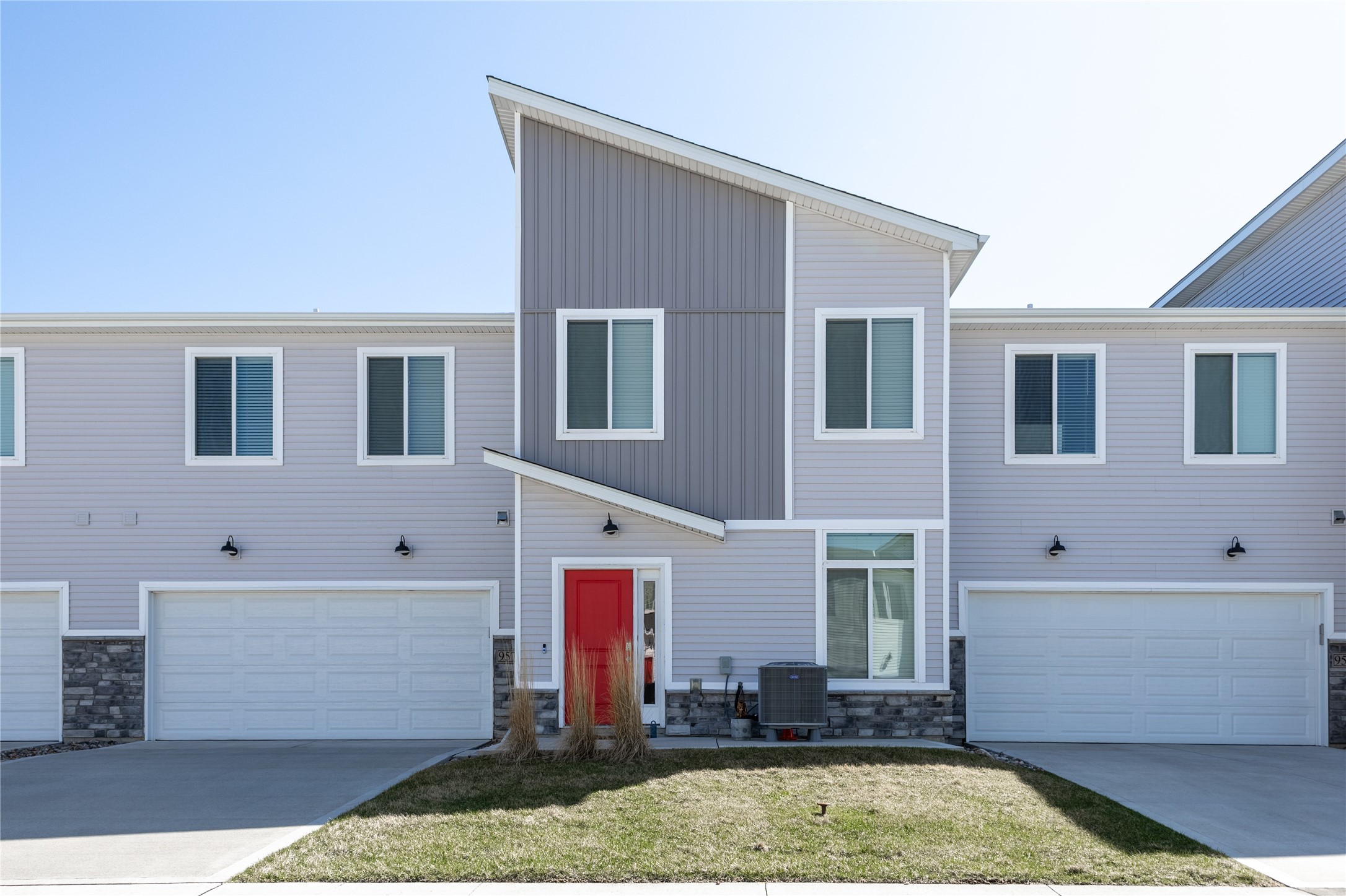 9570 Crestview Drive, West Des Moines, Iowa image 1