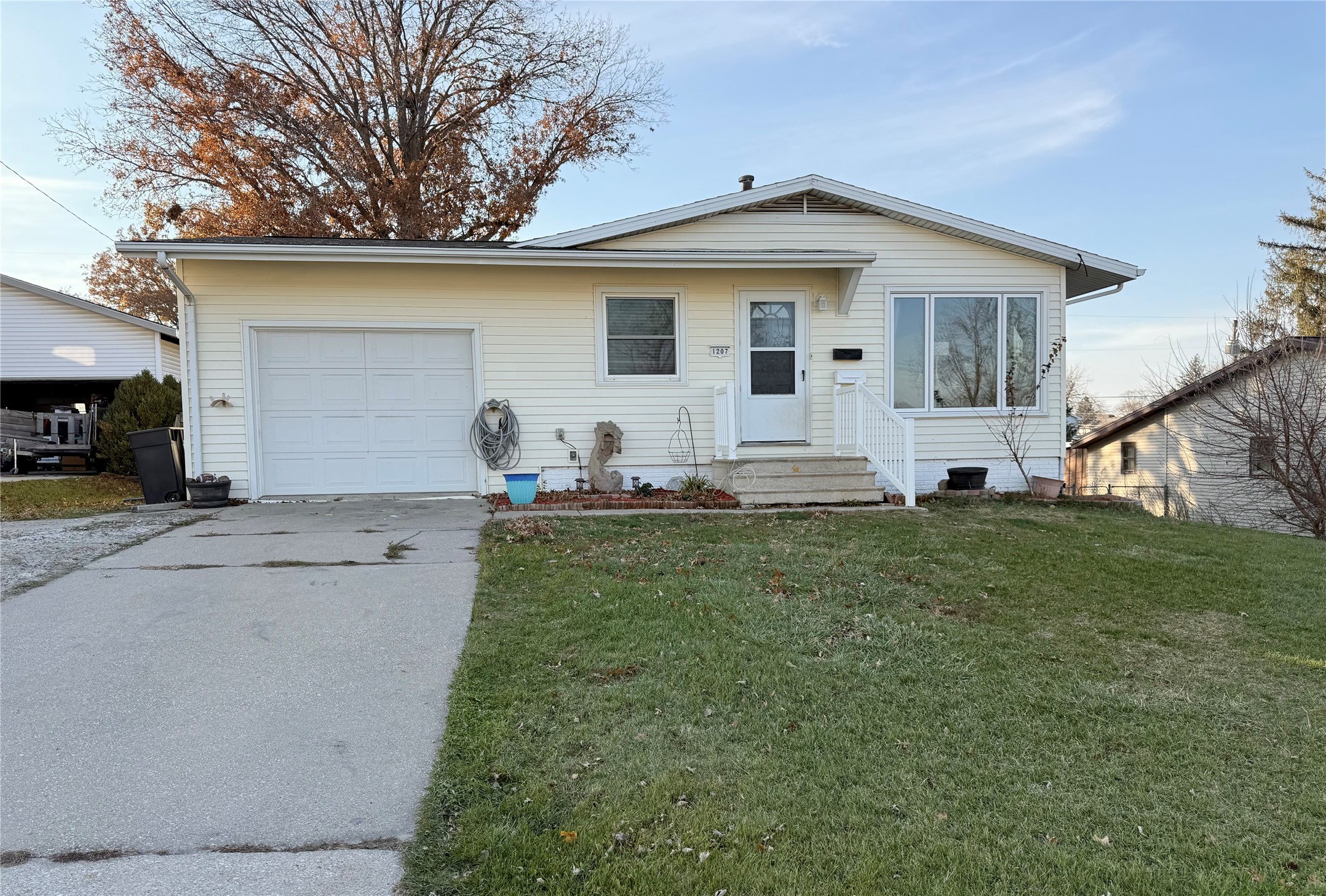 1207 Glenwood Terrace, Marshalltown, Iowa image 2