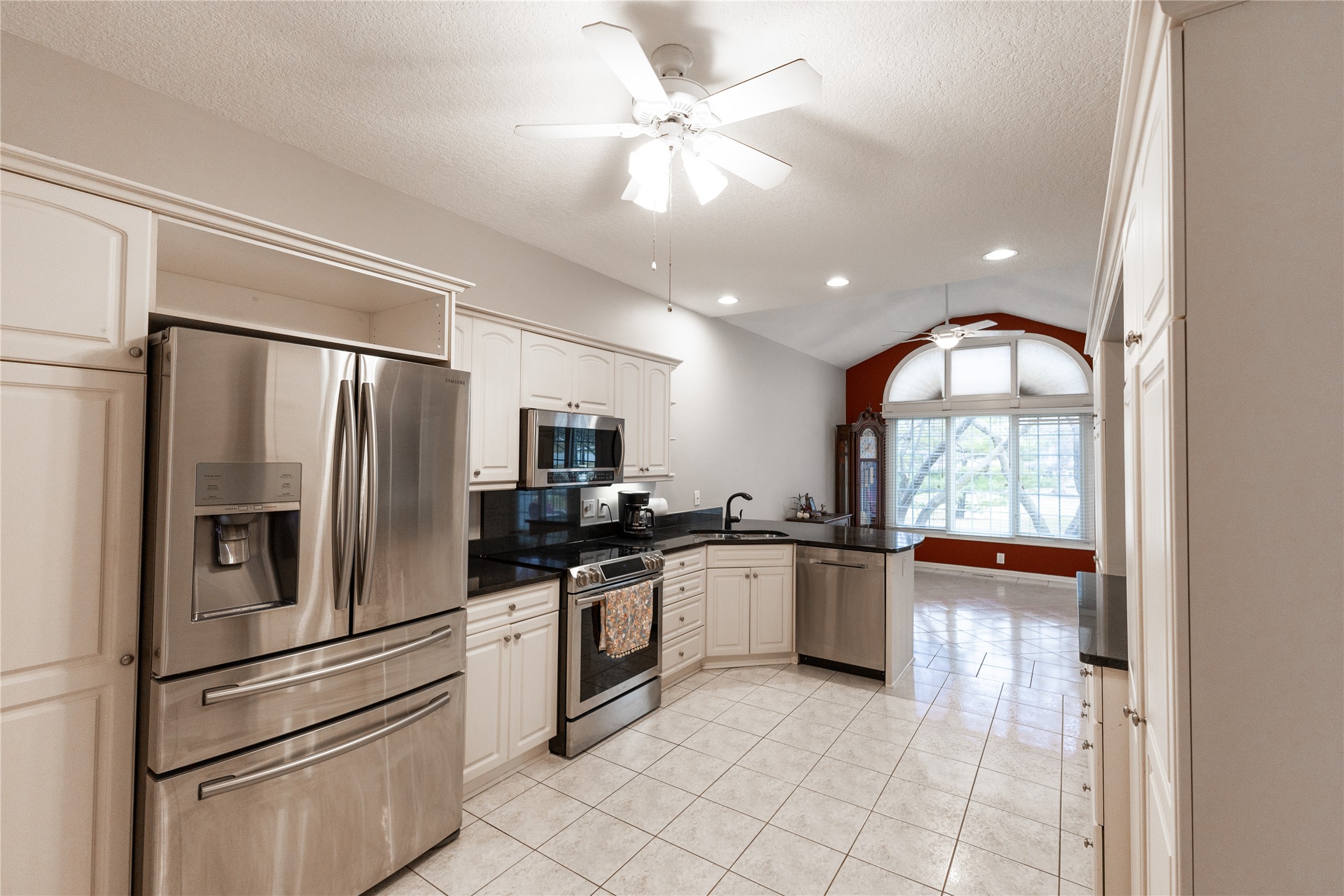 13598 Village Court, Clive, Iowa image 6