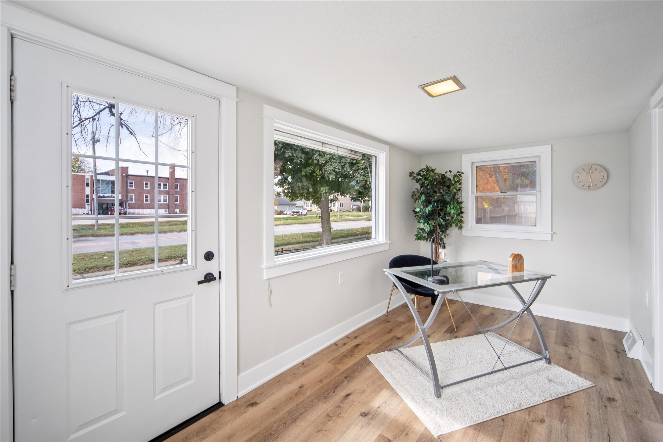 212 Nile Kinnick Drive N