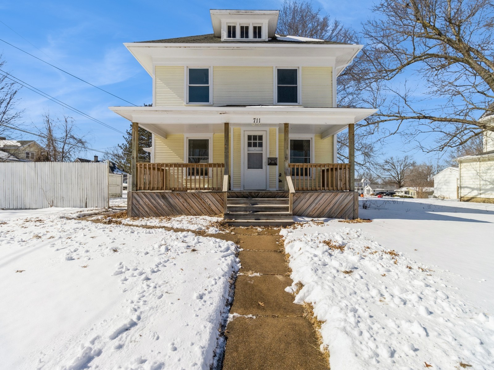 711 S 8th Street, Chariton, Iowa image 1