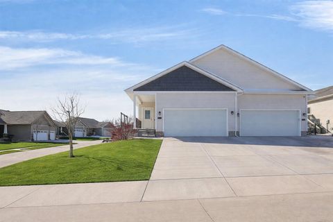 Condo For Sale - 711 Dogwood Lane<br/> Norwalk, IA 50211
