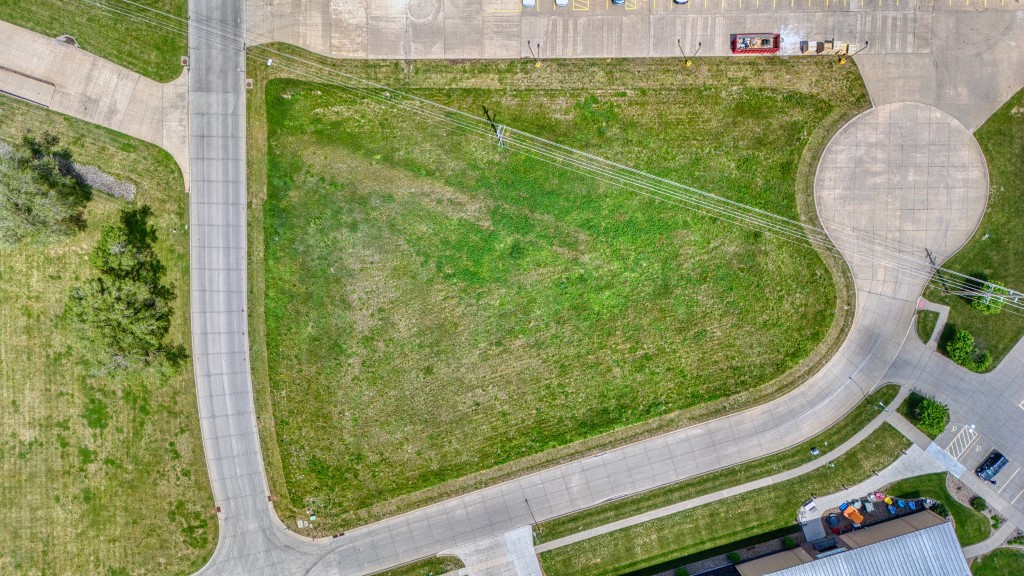 TBD SE 9th Street, Pella, Iowa image 17