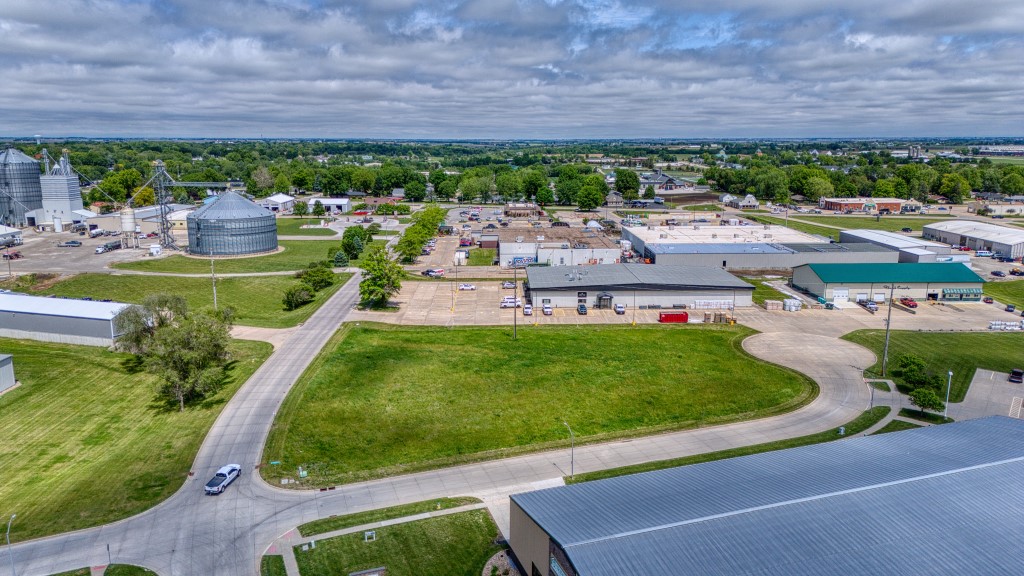 TBD SE 9th Street, Pella, Iowa image 8