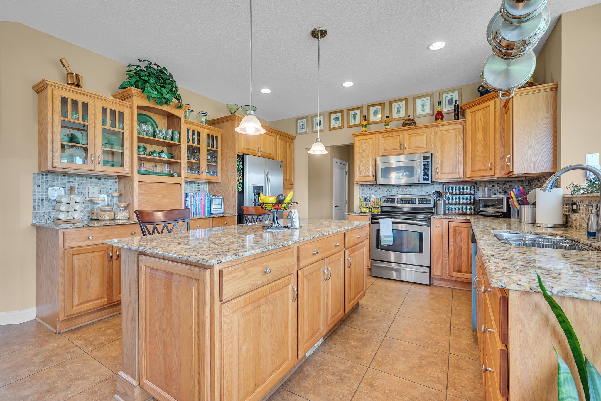 15220 Ridgemont Drive, Urbandale, Iowa image 3
