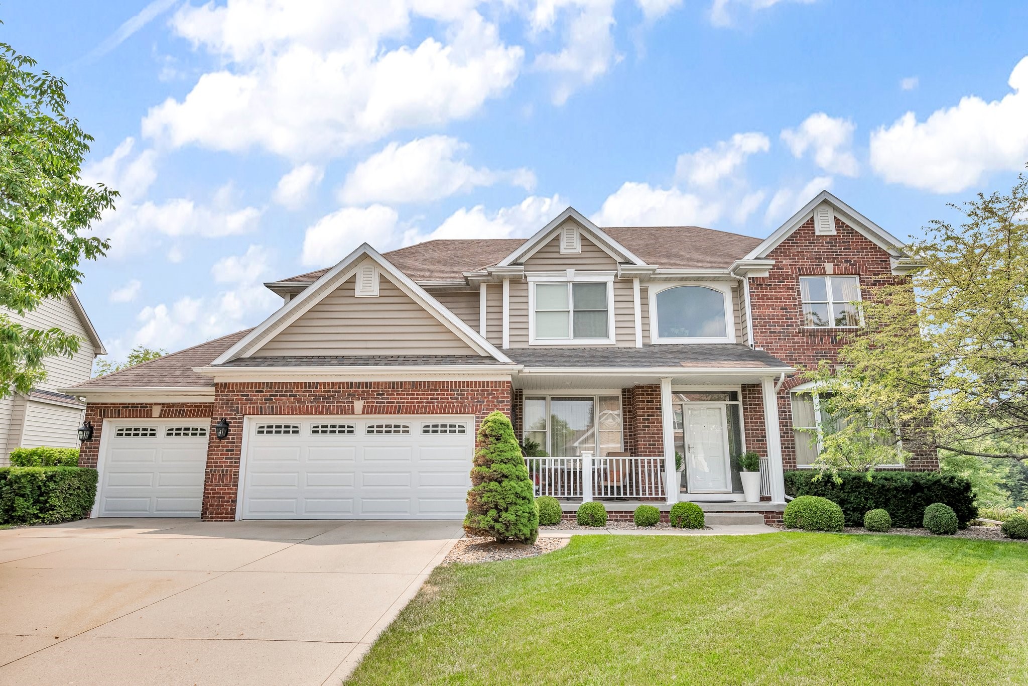 15220 Ridgemont Drive, Urbandale, Iowa image 1