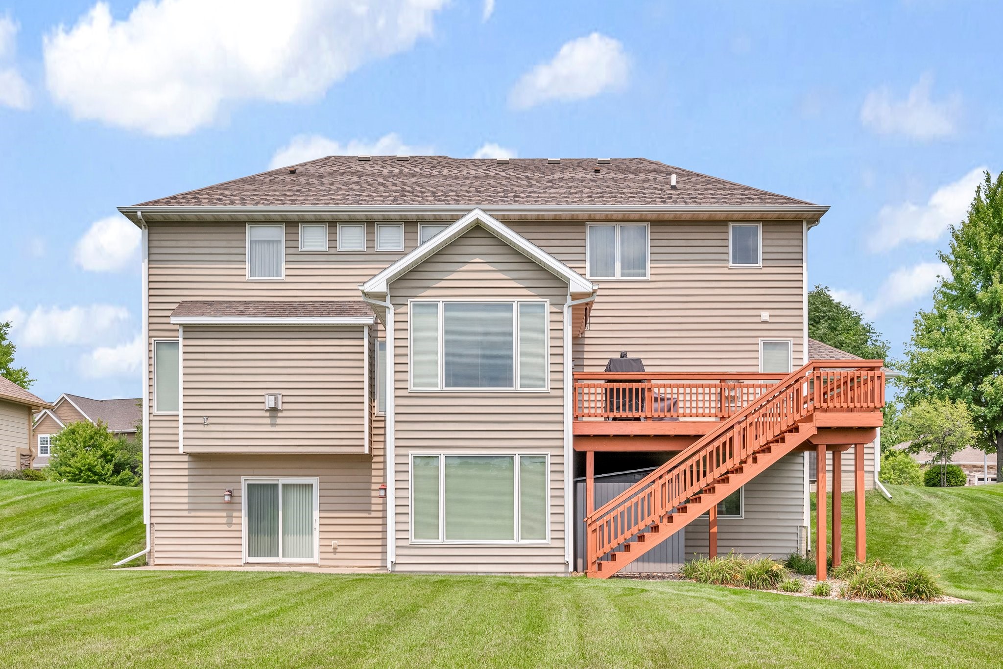 15220 Ridgemont Drive, Urbandale, Iowa image 25