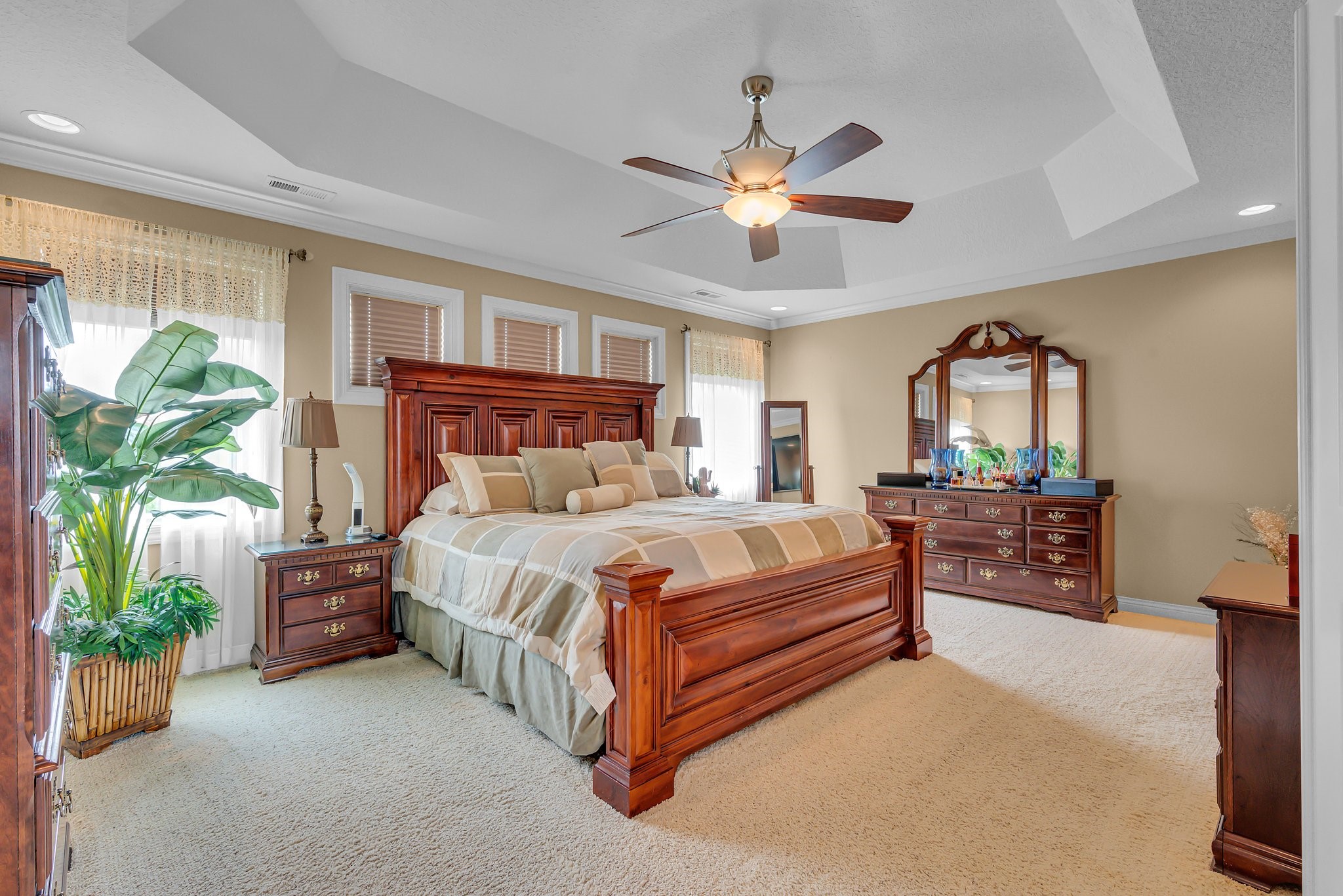 15220 Ridgemont Drive, Urbandale, Iowa image 12