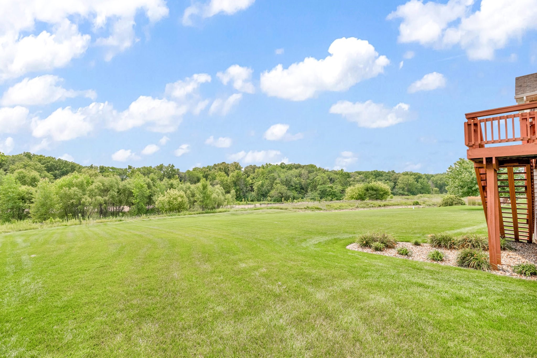15220 Ridgemont Drive, Urbandale, Iowa image 24