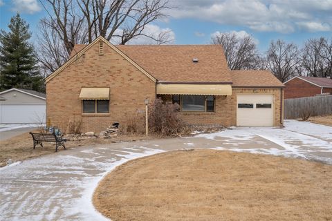 Homes For Sale - 1705 Grand Avenue<br/> West Des Moines, IA 50265