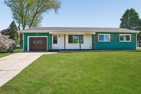 Homes For Sale - 902 E 14th Street<br/> Newton, IA 50208