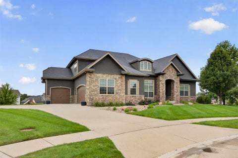 Homes For Sale - 4700 153rd Court<br/> Urbandale, IA 50323