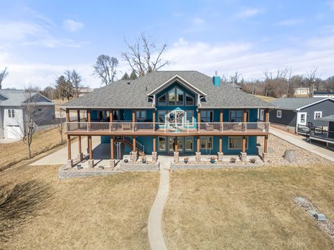 Homes For Sale - 134 Hillcrest Ridge<br/> Montezuma, IA 50171