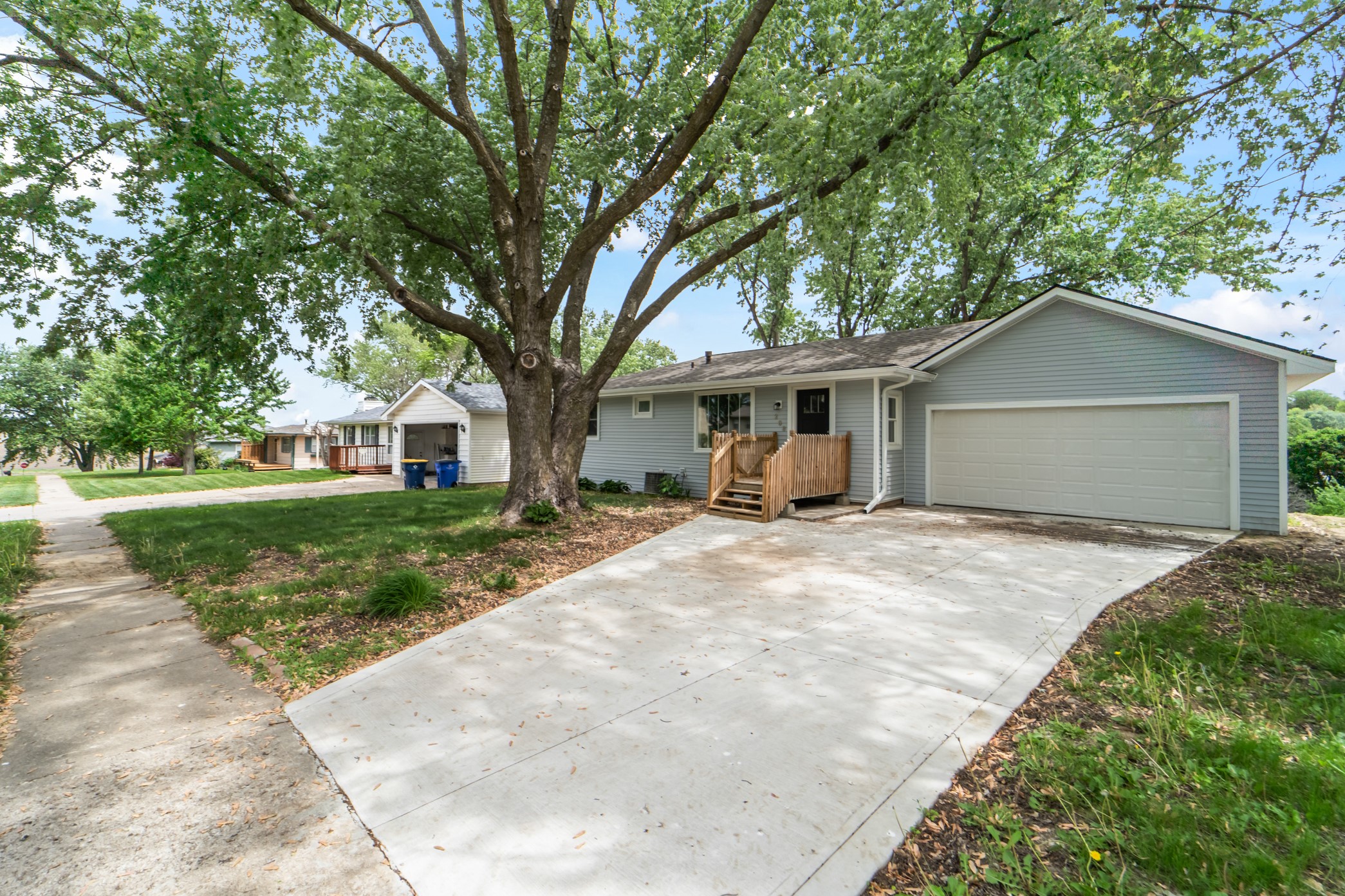 208 Van Buren Drive, Van Meter, Iowa image 2