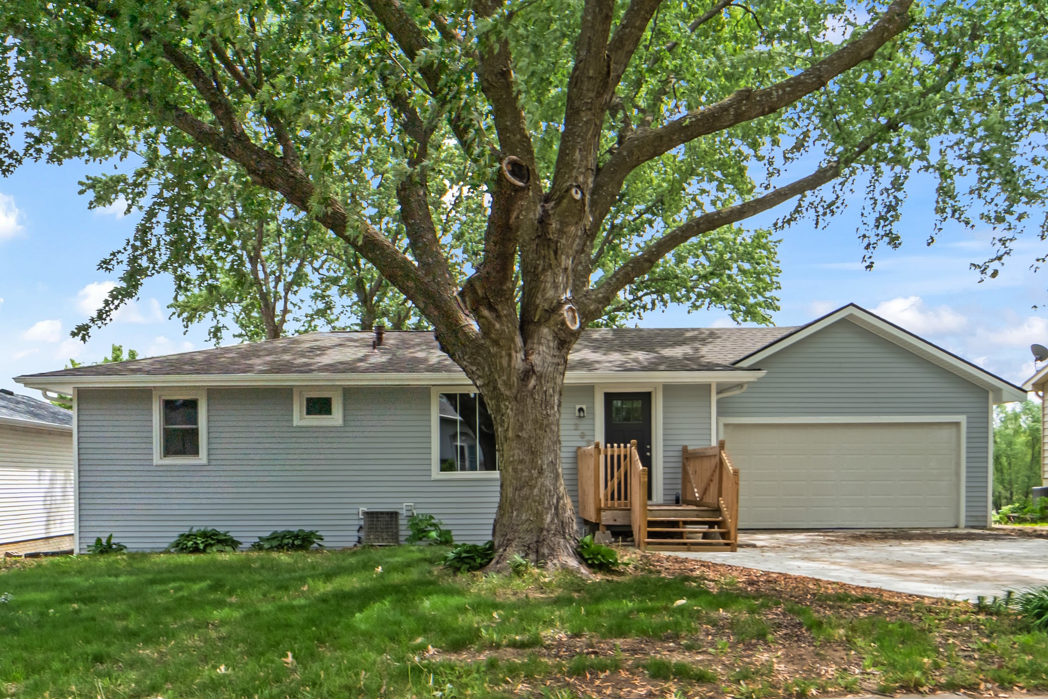 208 Van Buren Drive, Van Meter, Iowa image 1