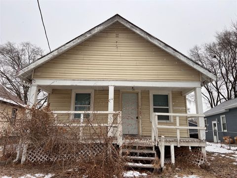 2710 E Washington Avenue Des Moines IA 50317