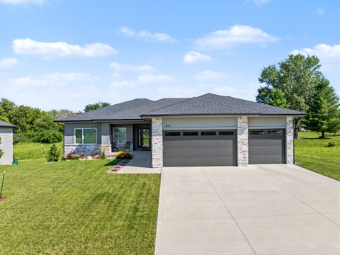 Homes For Sale - 415 NW Woodmoor Drive<br/> Waukee, IA 50263