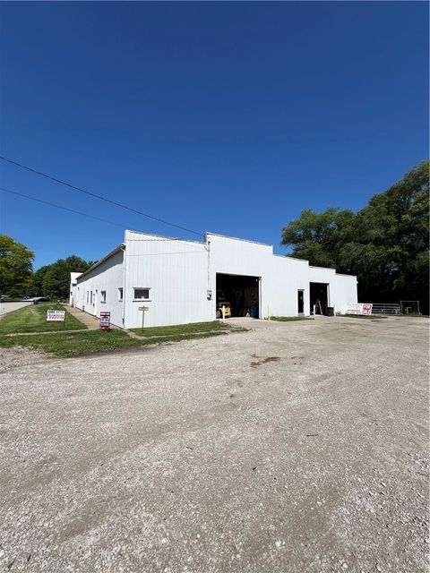 Warehouse in Van Meter IA 325 Grand St Street.jpg