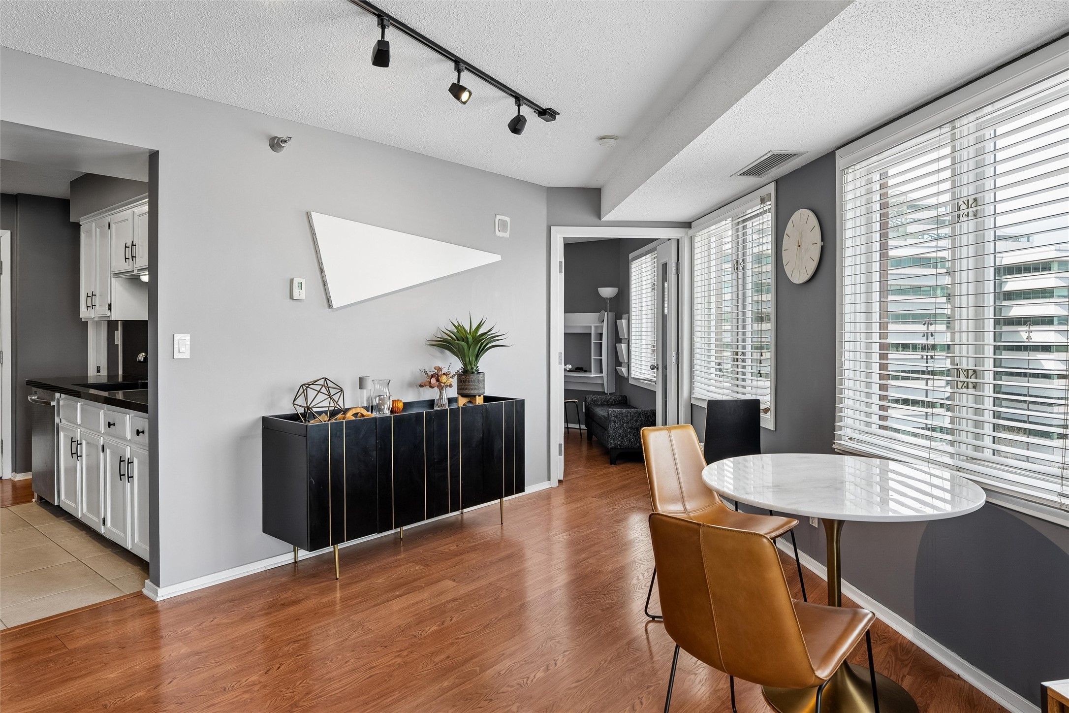 300 Walnut Street 711