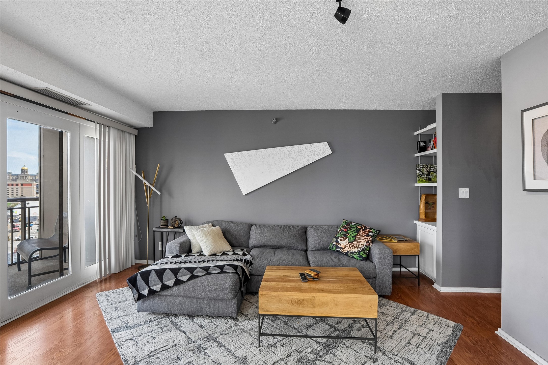 300 Walnut Street 711