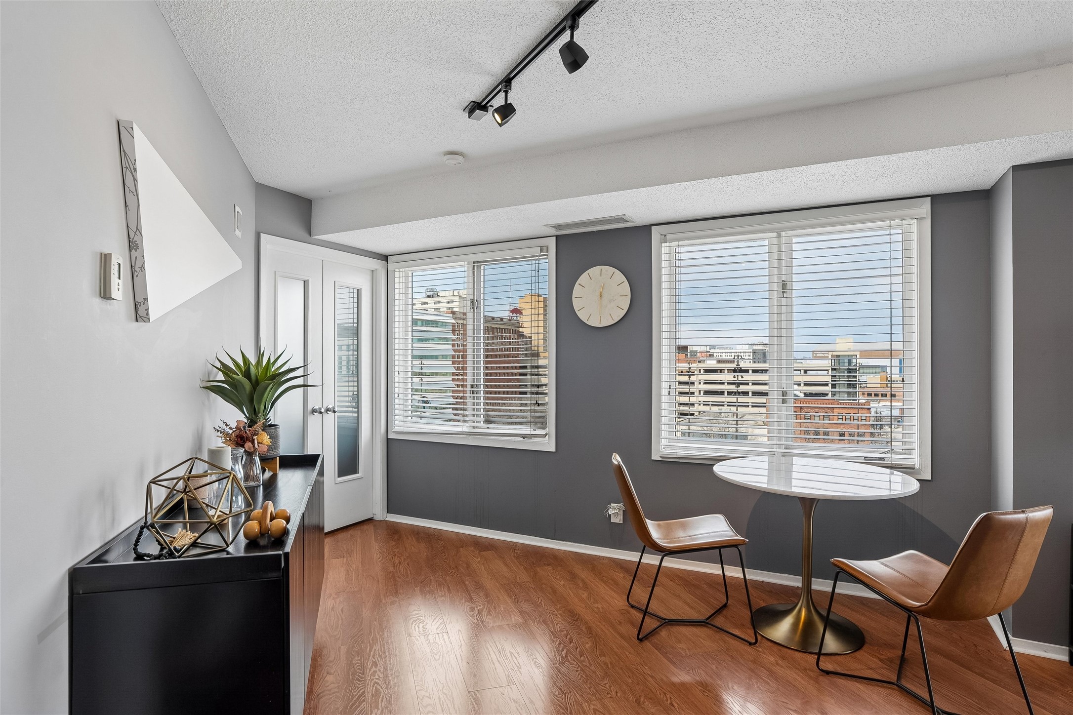 300 Walnut Street 711