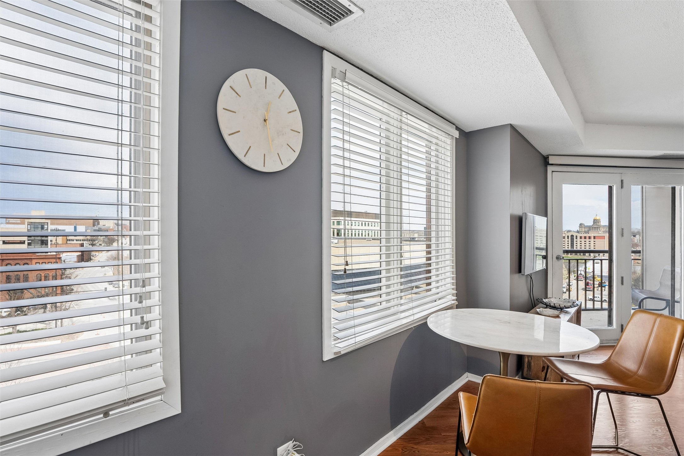 300 Walnut Street 711