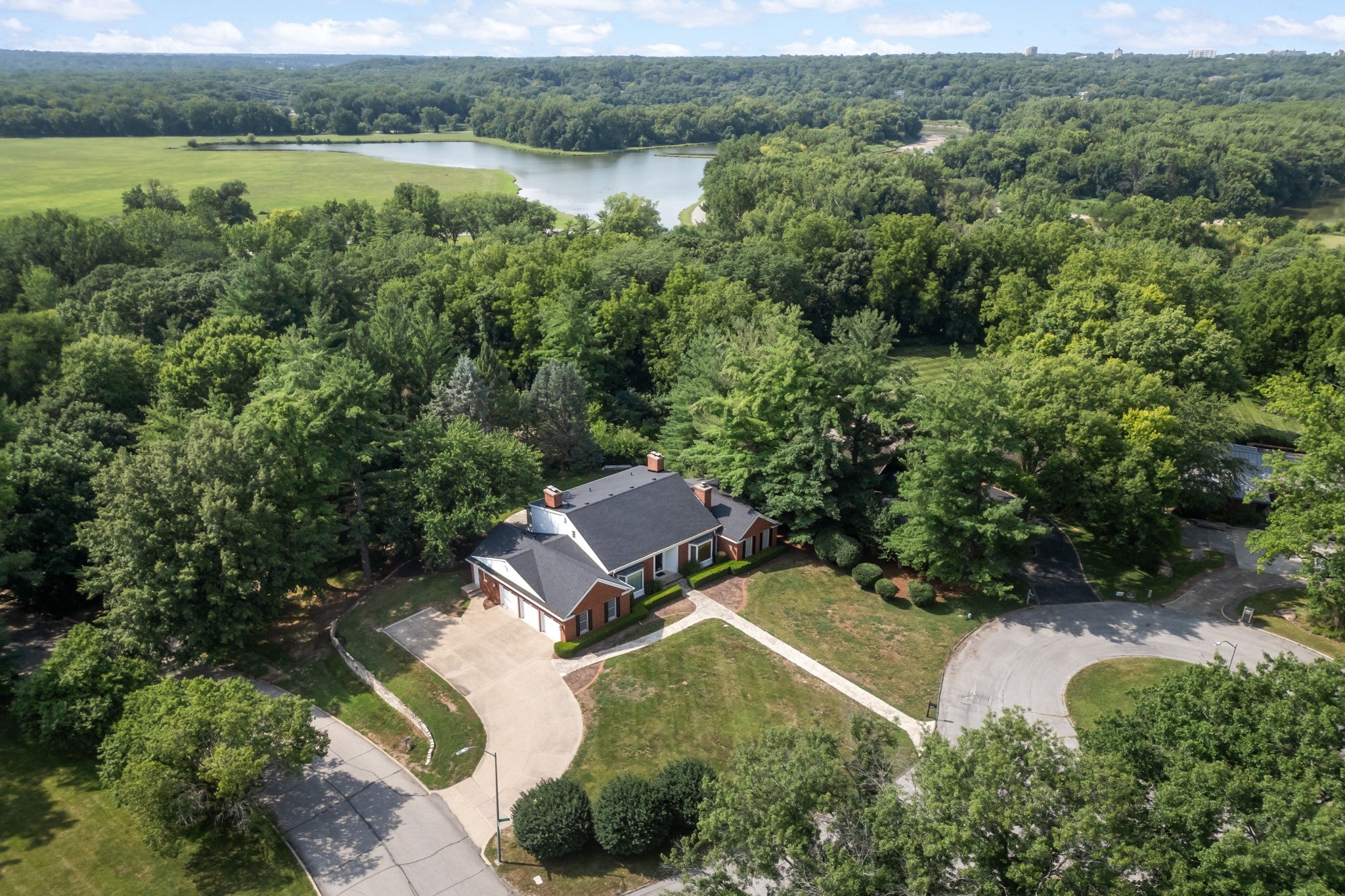 2900 Cayuga Point