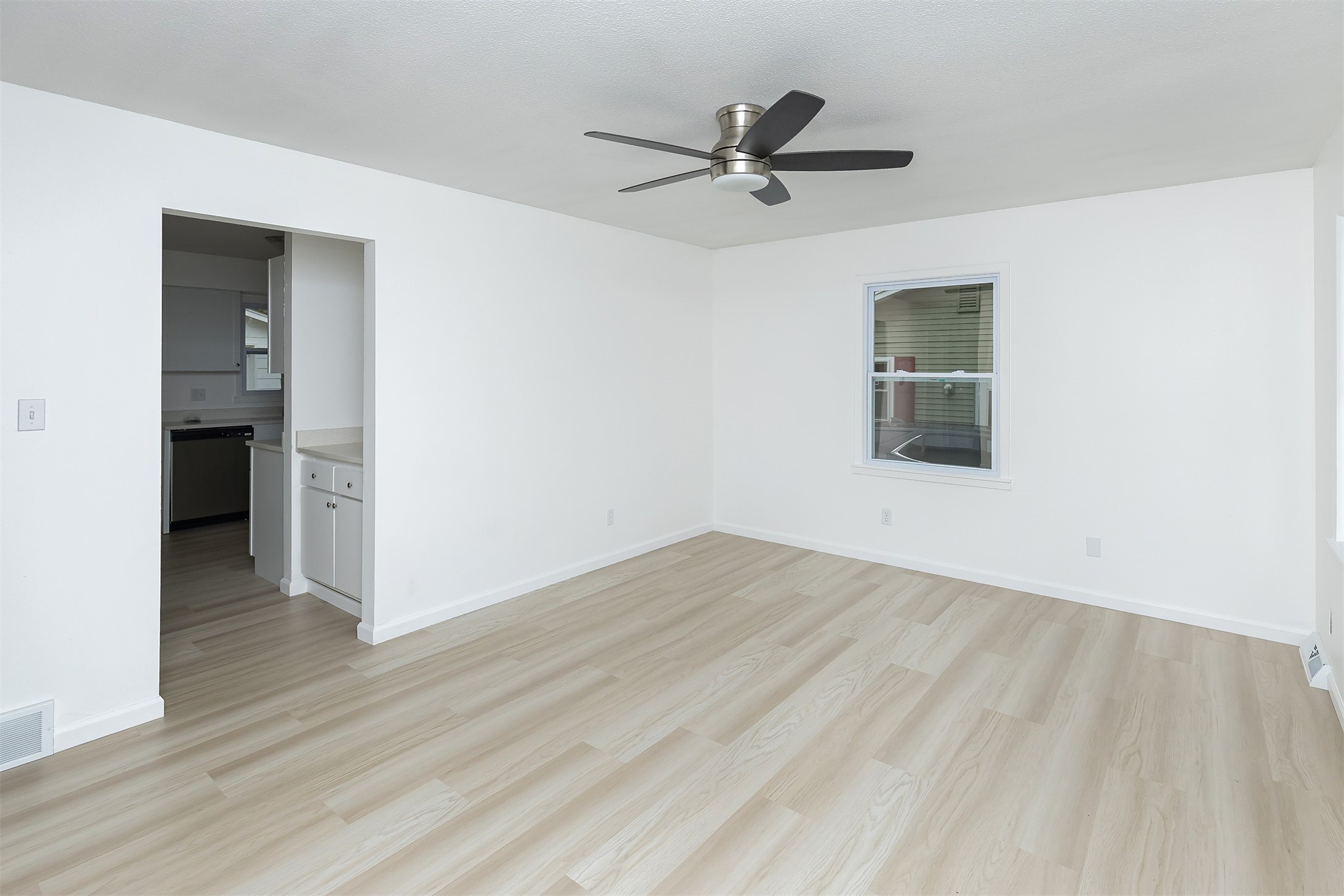 1338 E 36th Court, Des Moines, Iowa image 3