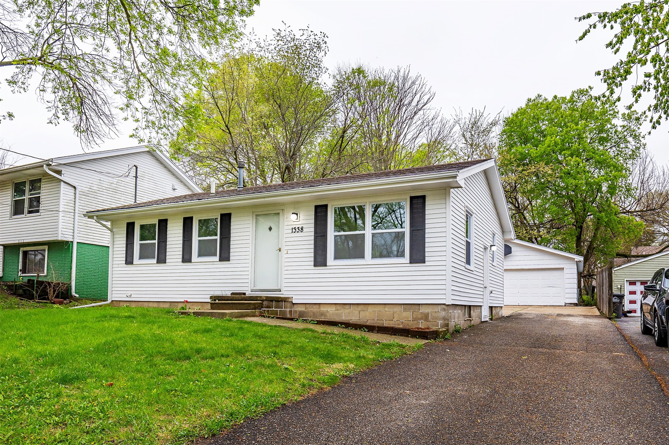 1338 E 36th Court, Des Moines, Iowa image 2