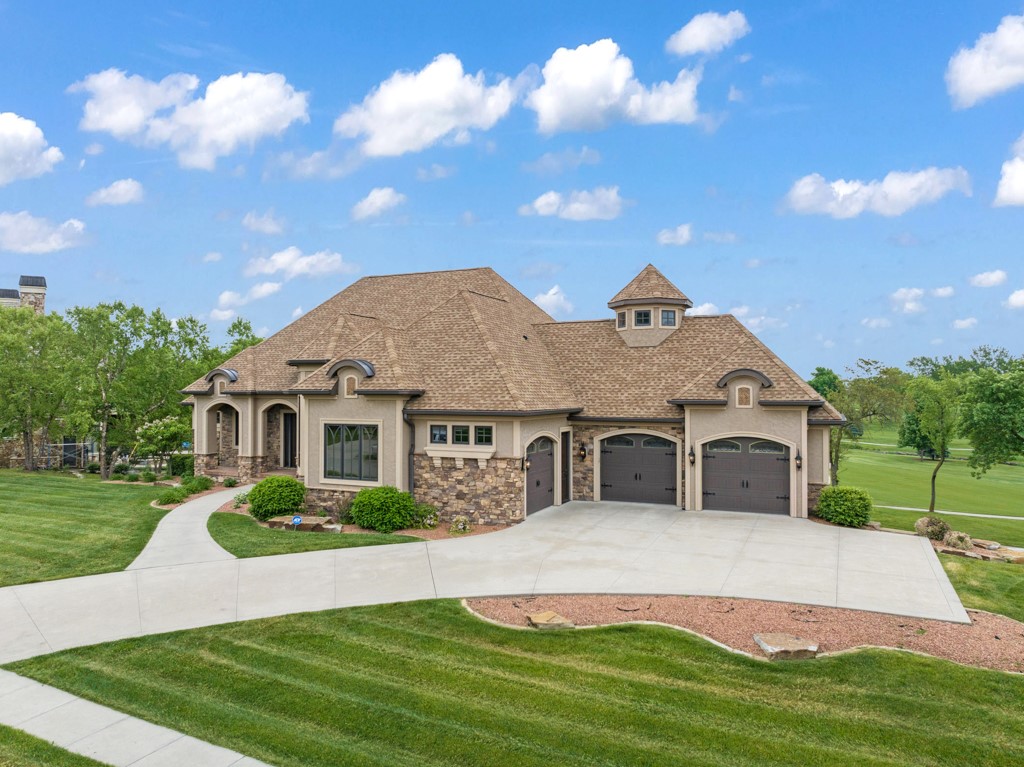 2411 NE Bellagio Court