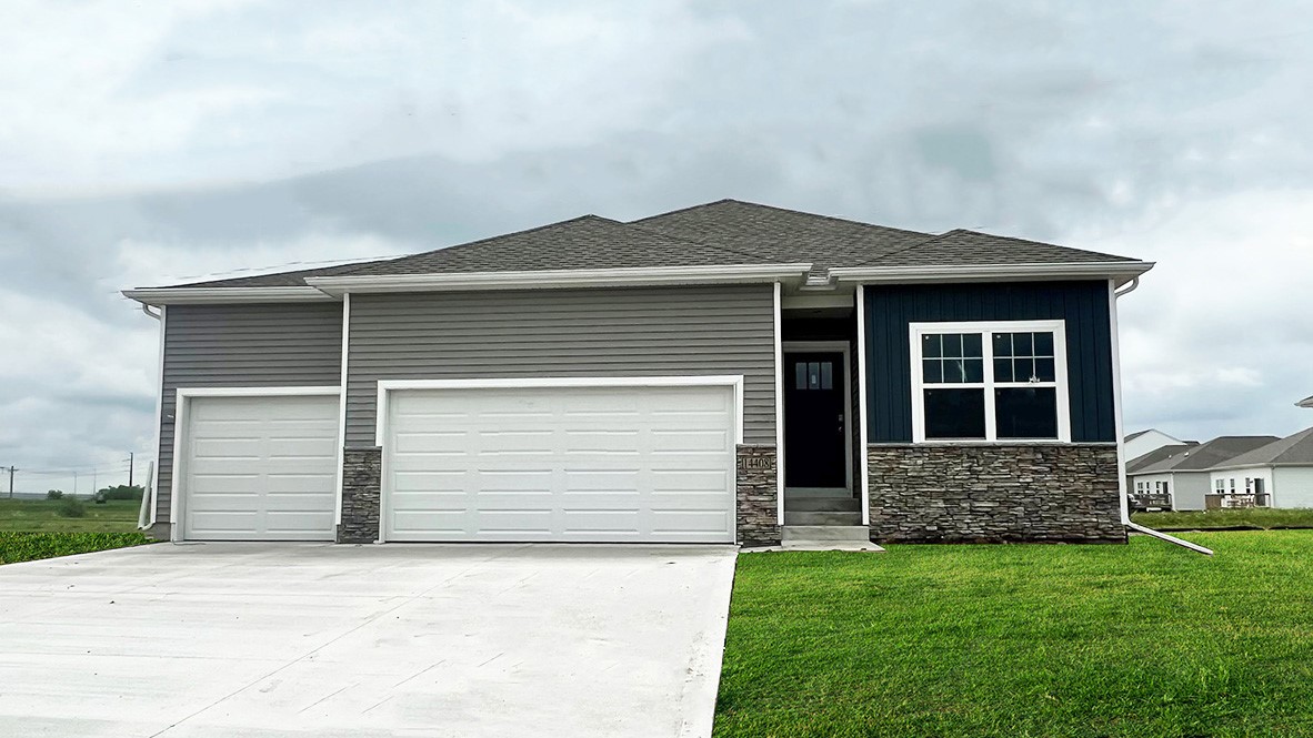 14523 Coyote Drive, Urbandale, Iowa image 1