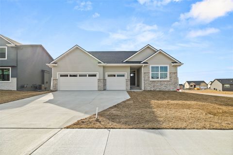 Homes For Sale - 2570 SE Kettleridge Lane<br/> Waukee, IA 50263