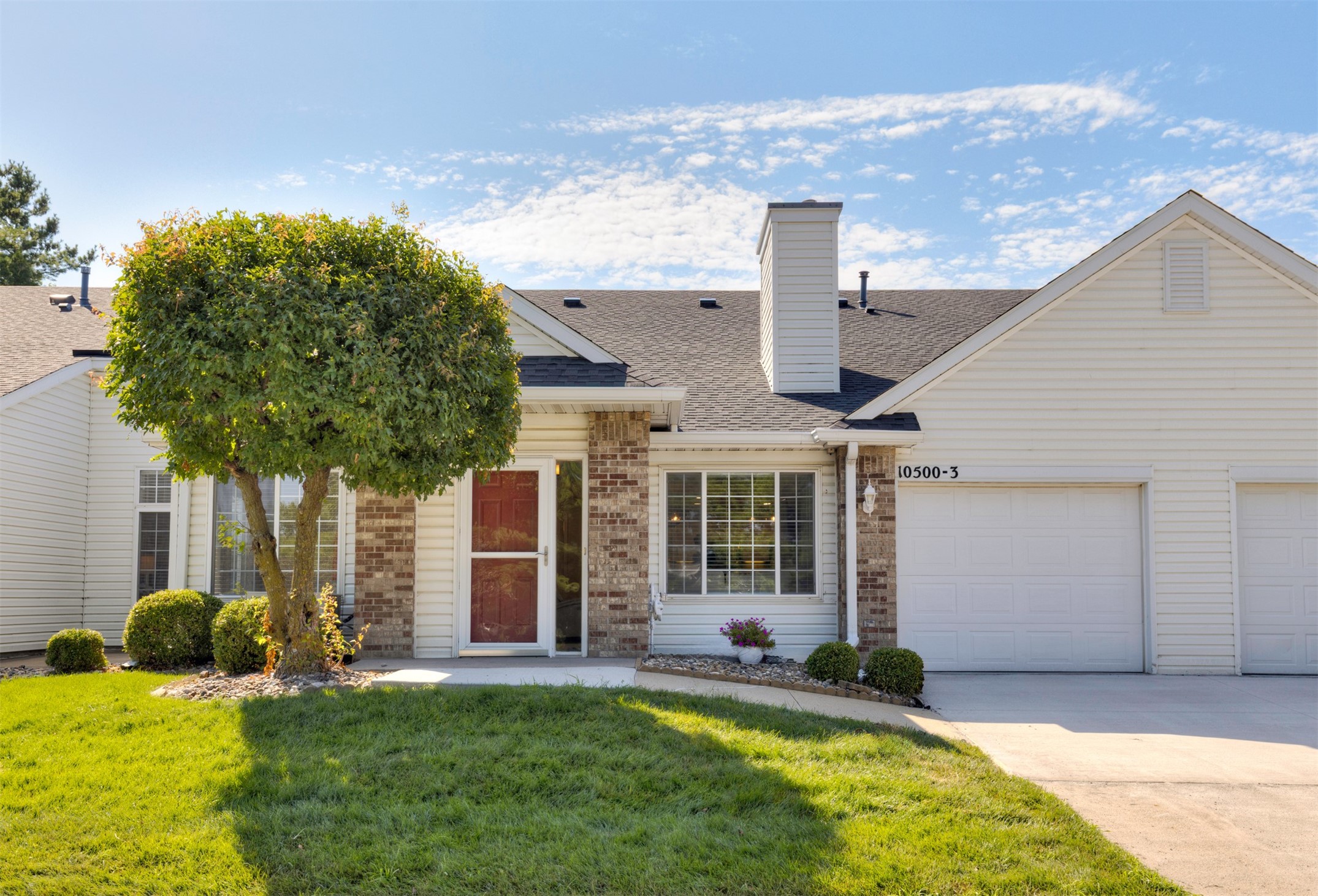 Photo 1 of 16 — 10500 Meredith Drive 3, Urbandale, IA 50322