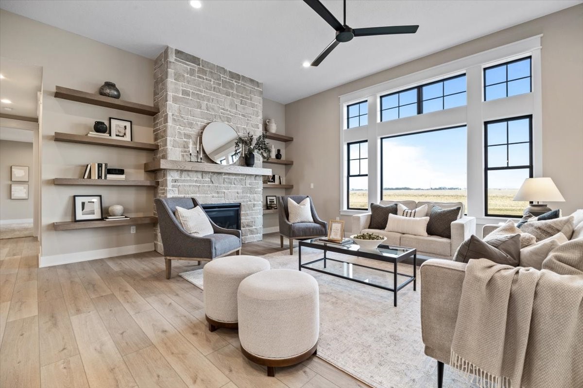 1915 NE Pond View Court