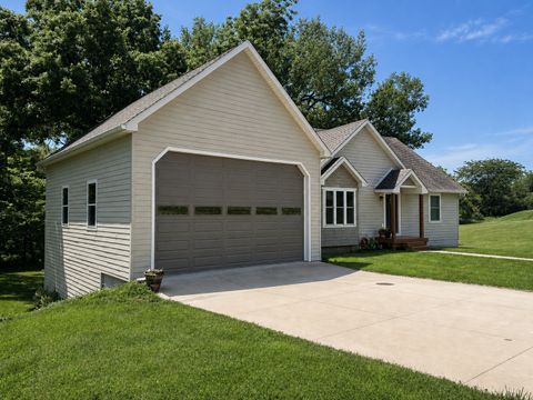 Homes For Sale - 17587 Lakeshore Drive<br/> Moravia, IA 52571
