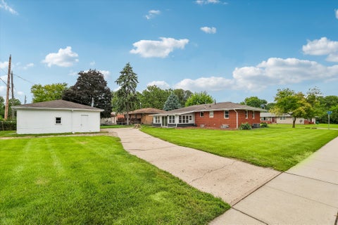 Homes For Sale - 621 SE 4th Street<br/> Ankeny, IA 50021