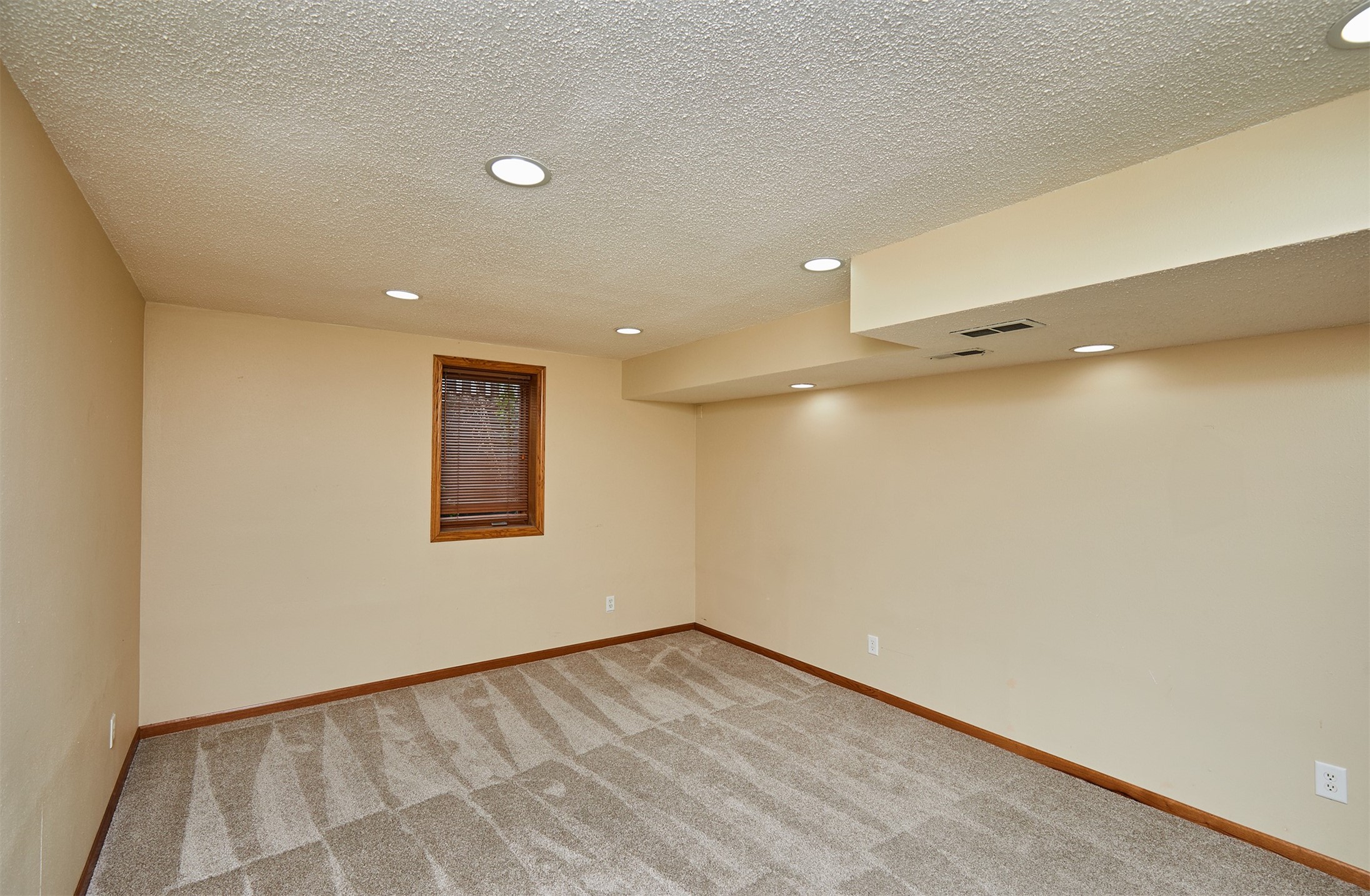 5425 NW 90th Street, Johnston, Iowa image 25