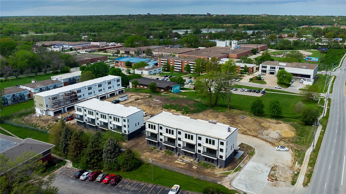2724 Fleur Drive #16, Des Moines, Iowa image 8