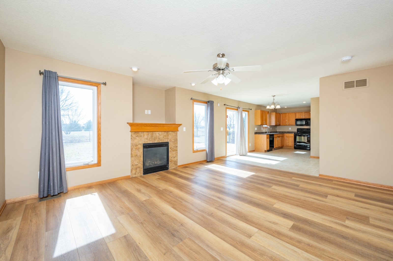 9384 Red Sunset Drive, West Des Moines, Iowa image 4
