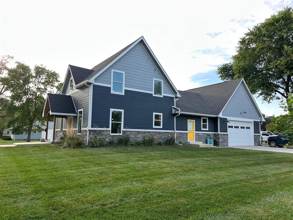 Photo 1 of 34 — 719 E Washington Street, Winterset, IA 50273