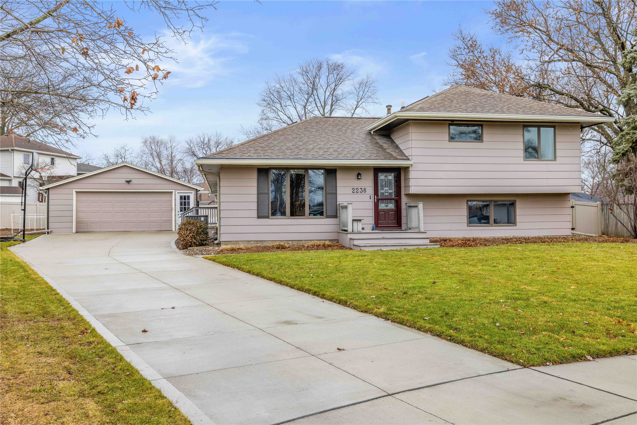 2238 Camelot Court, Altoona, Iowa image 1