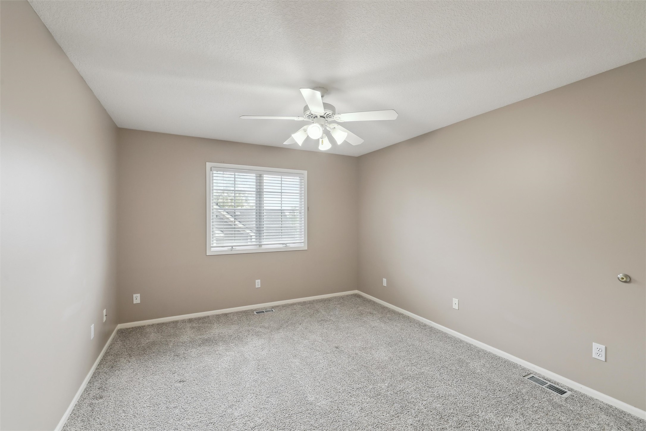 6909 Capitol View Court, Johnston, Iowa image 23