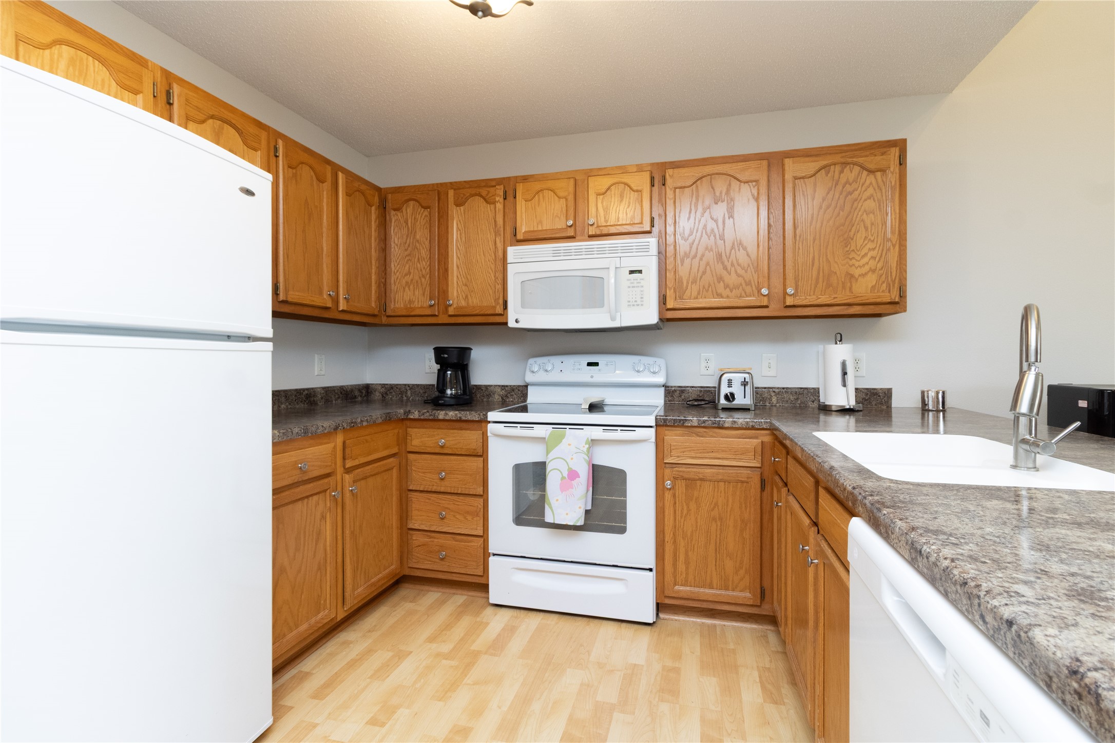 403 SE Woodbine Drive, Grimes, Iowa image 9