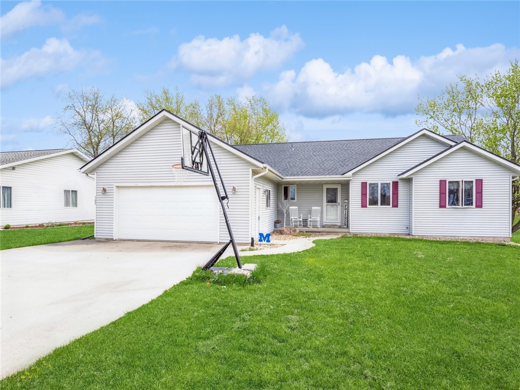 103 Meadow Lane Drive, Montezuma, Iowa image 2