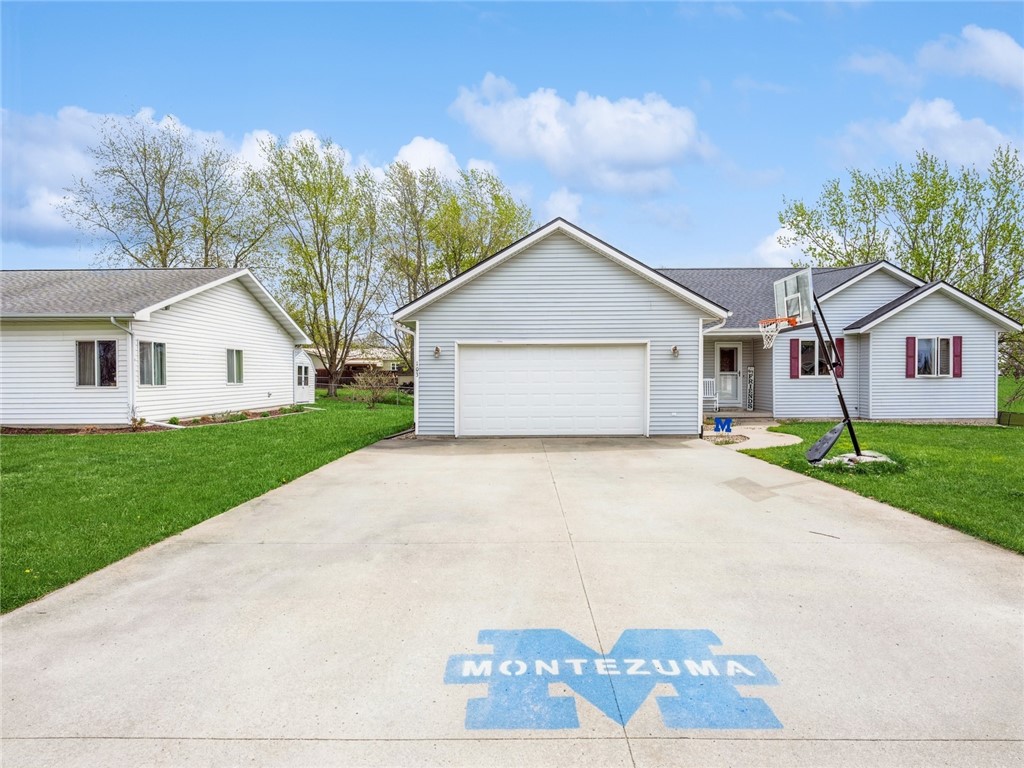 103 Meadow Lane Drive, Montezuma, Iowa image 3