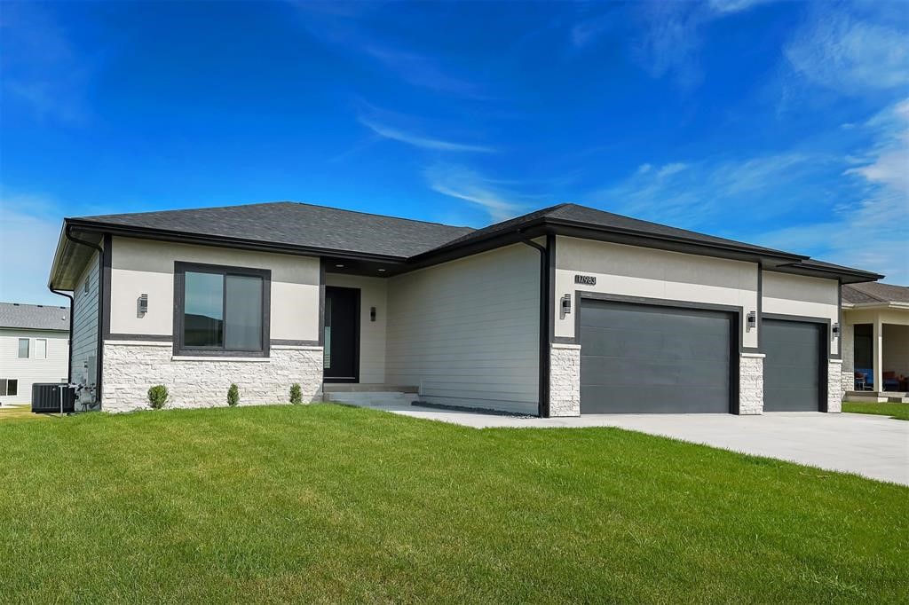 17983 Townsend Drive, Clive, Iowa image 1