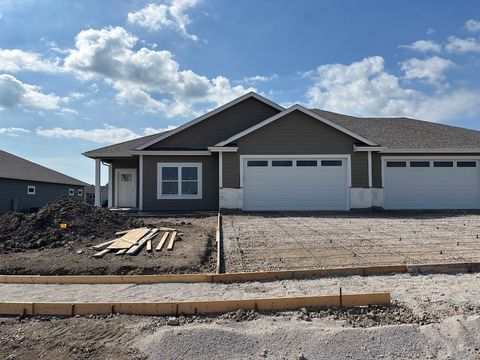 Homes For Sale - 2347 N 10th Avenue<br/> Newton, IA 50208