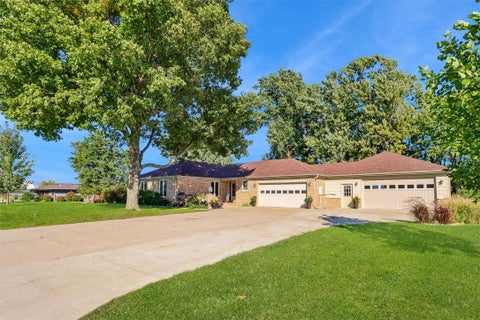 Homes For Sale - 1027 14th Avenue<br/> Altoona, IA 50009