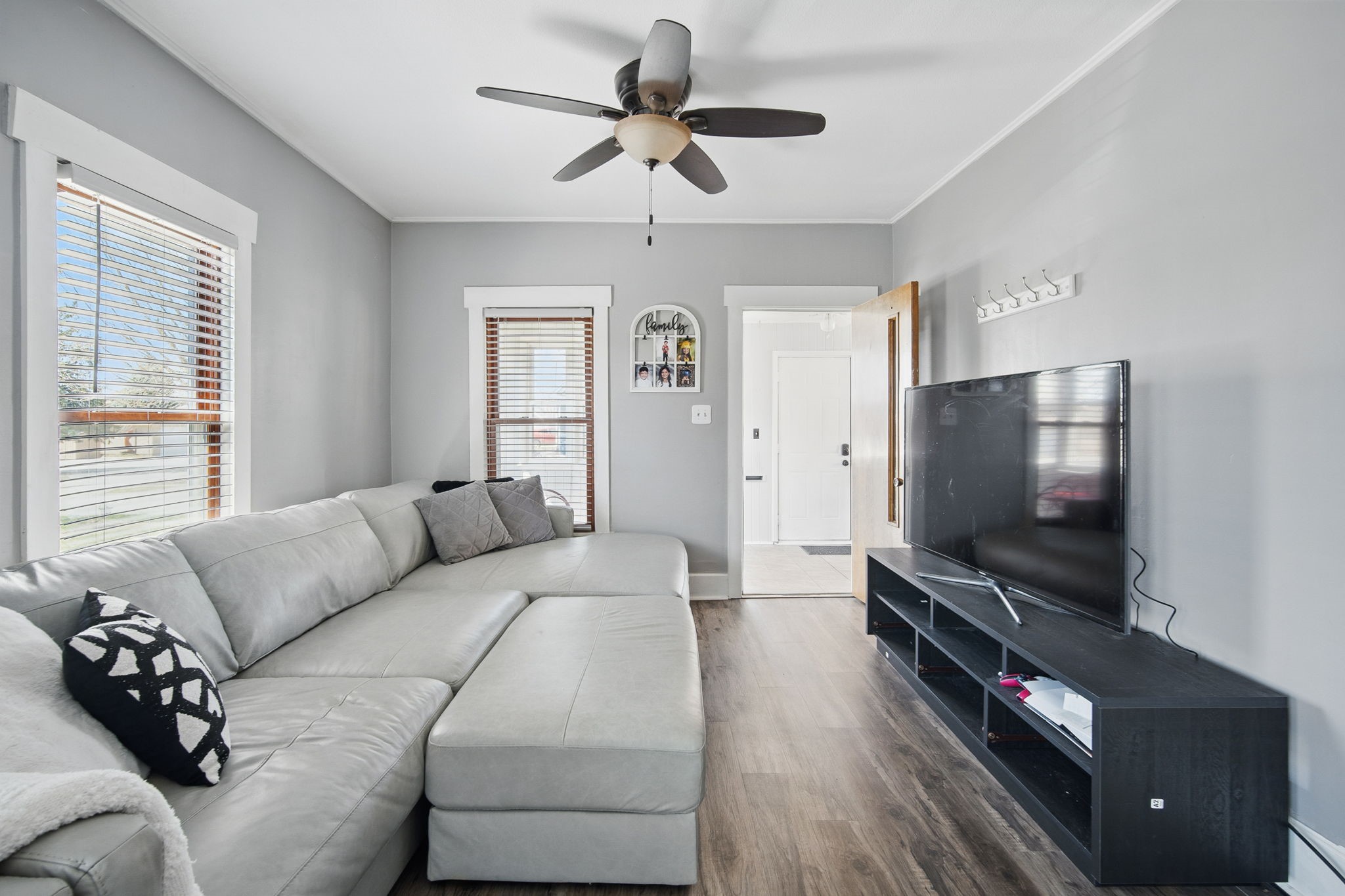2327 E 13th Street, Des Moines, Iowa image 5