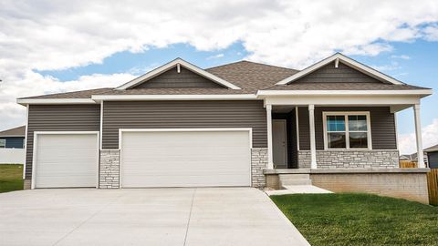 Homes For Sale - 1000 34th Street<br/> Altoona, IA 50009